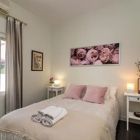 Vb Velazquez 6bdr Independent Villa *